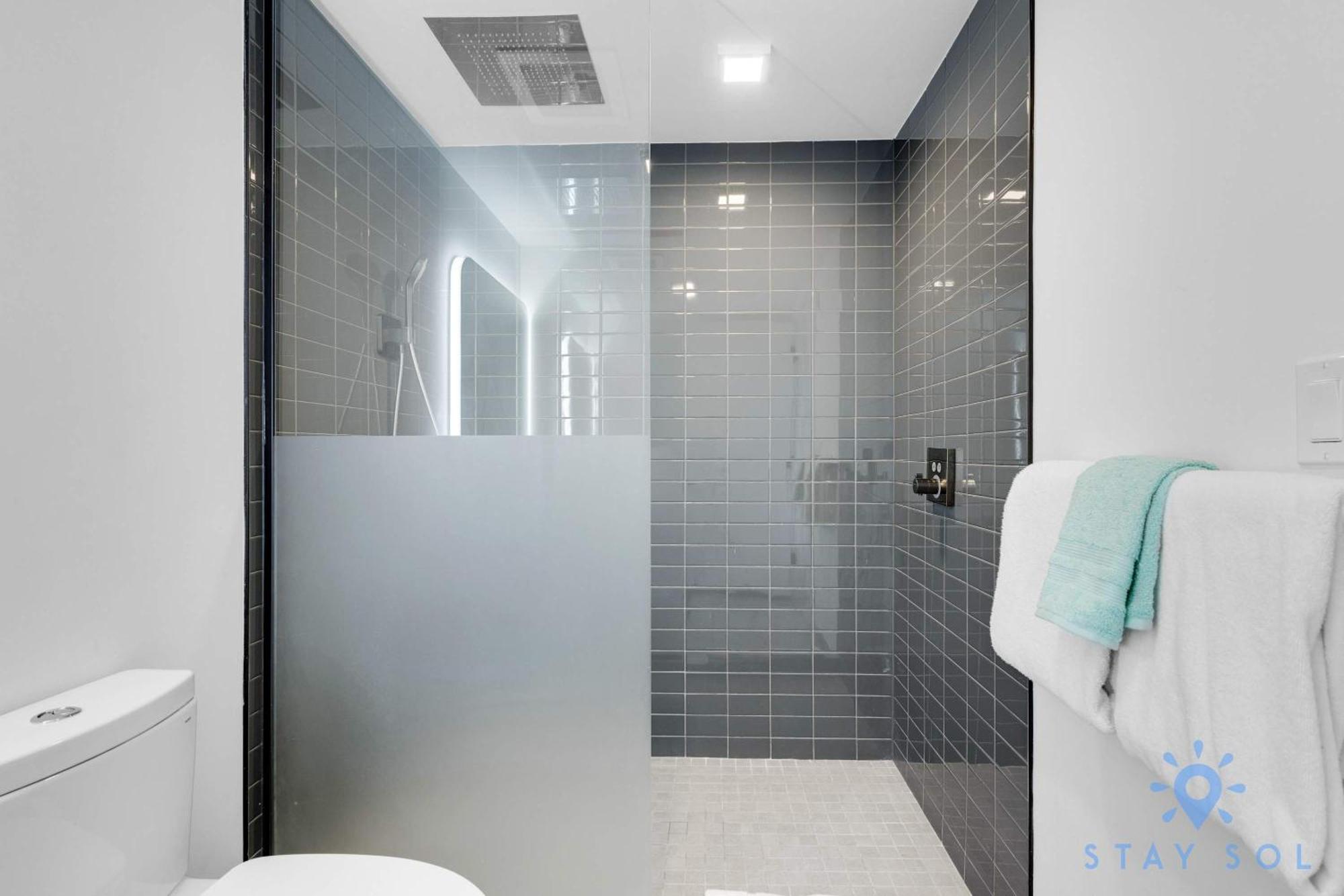 Beautiful 2br With Gym And Pool Miami